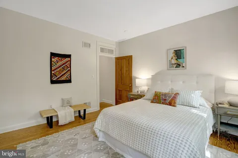 $925,000 | 707 10th Street Southeast, Washington, DC 20003