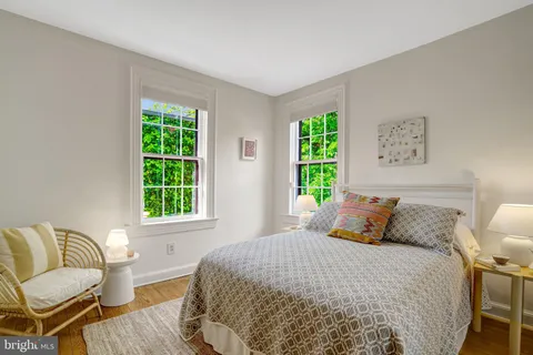 $925,000 | 707 10th Street Southeast, Washington, DC 20003