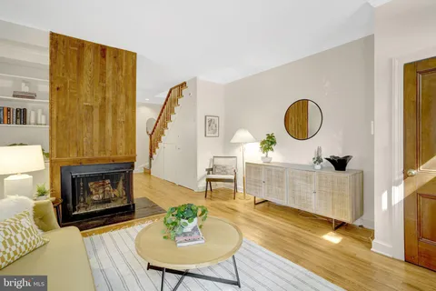 $925,000 | 707 10th Street Southeast, Washington, DC 20003