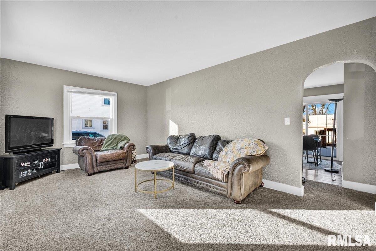 602 Ridge Street Washington, IL 61571 - Photo 2 of 37