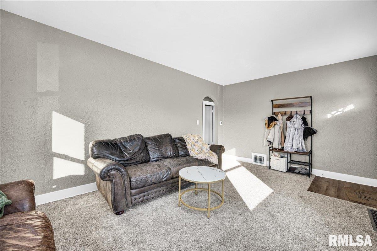 602 Ridge Street Washington, IL 61571 - Photo 3 of 37