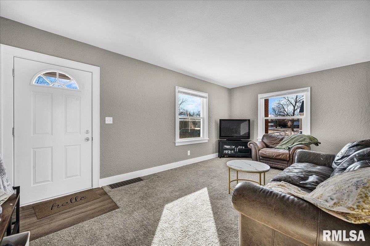 602 Ridge Street Washington, IL 61571 - Photo 4 of 37