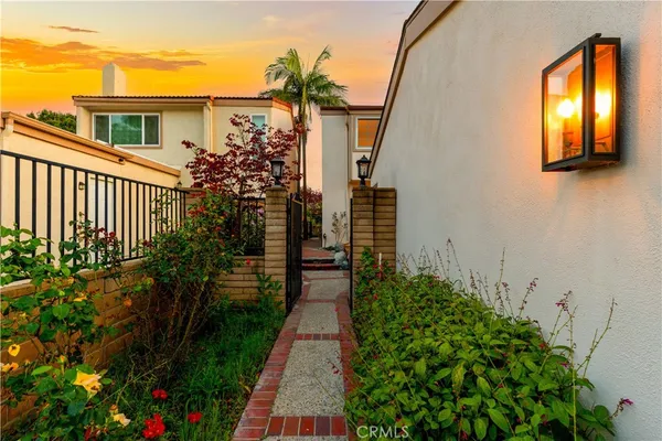 $2,080,000 | 54 Willow Tree Lane, Irvine, CA 92612