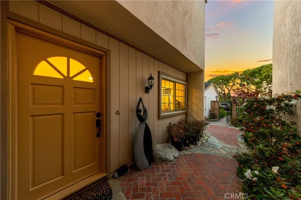 $2,080,000 | 54 Willow Tree Lane, Irvine, CA 92612