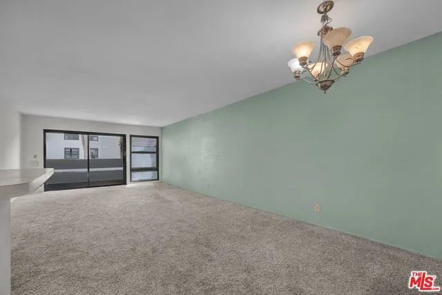 a view of empty room with window