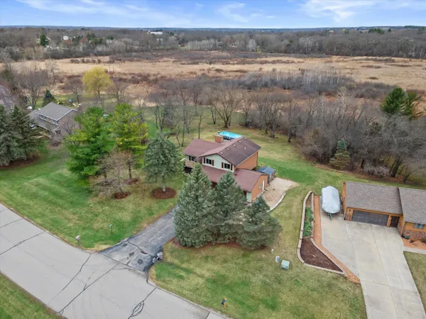 $509,900 | W324S7701 Paul Lane, Mukwonago, WI 53149