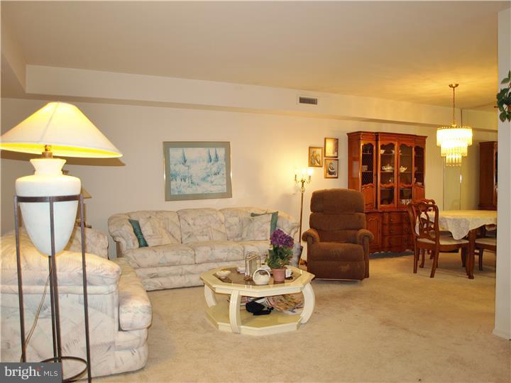 10115 Verree Road, Unit 8A Philadelphia, PA 19116 - Photo 4 of 12 Gallery Image 4