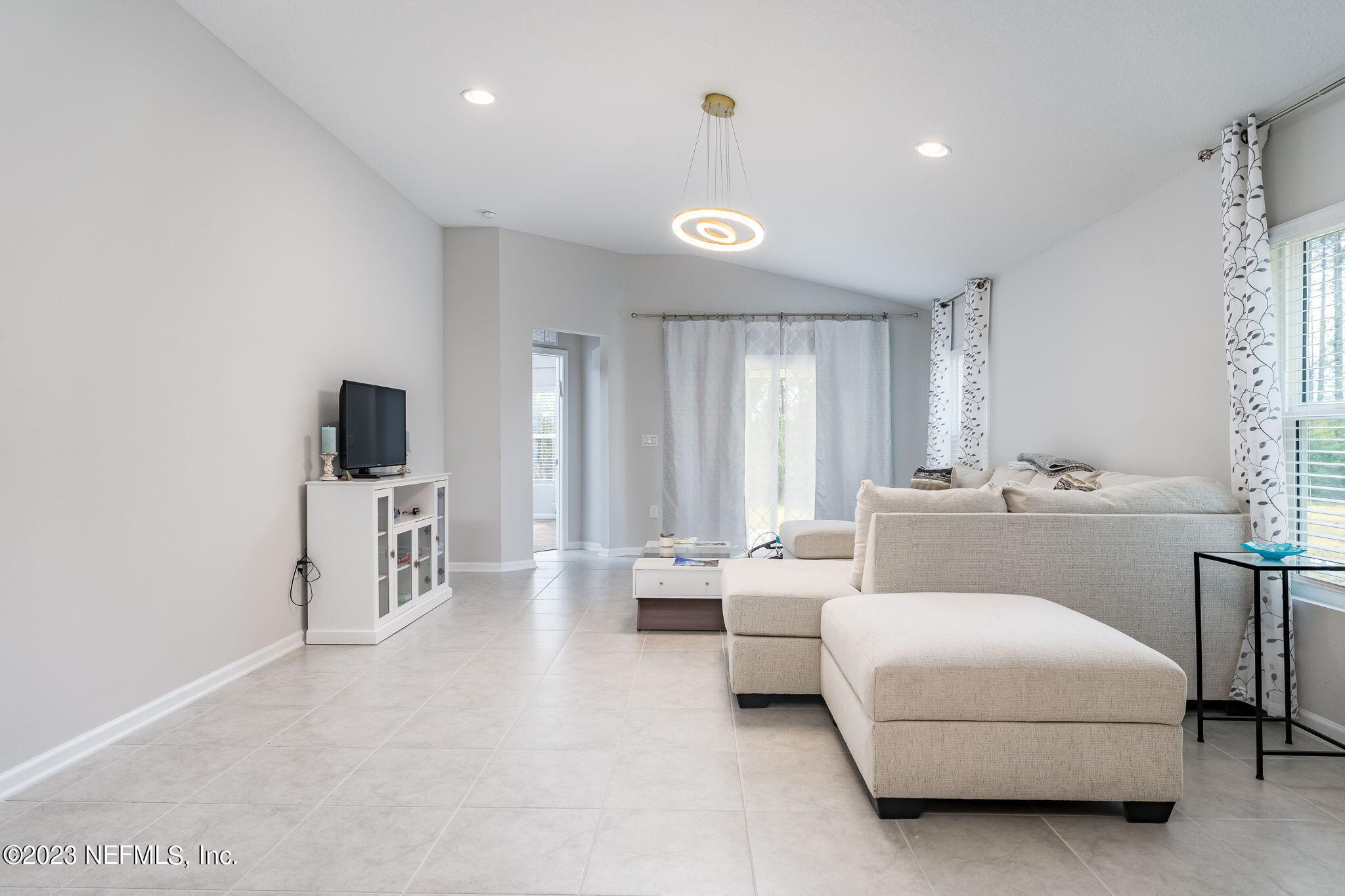 581 Meadow Ridge Drive St. Augustine, FL 32092 - Photo 7 of 25 7-web-or-mls-Meadow Ridge Dr. -10