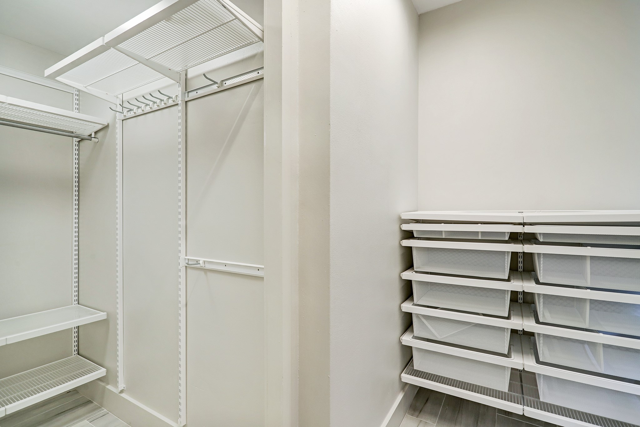 2701 Westheimer Road, Unit 8B Houston, TX 77098 - Photo 12 of 28 a view of walk in closet with empty racks