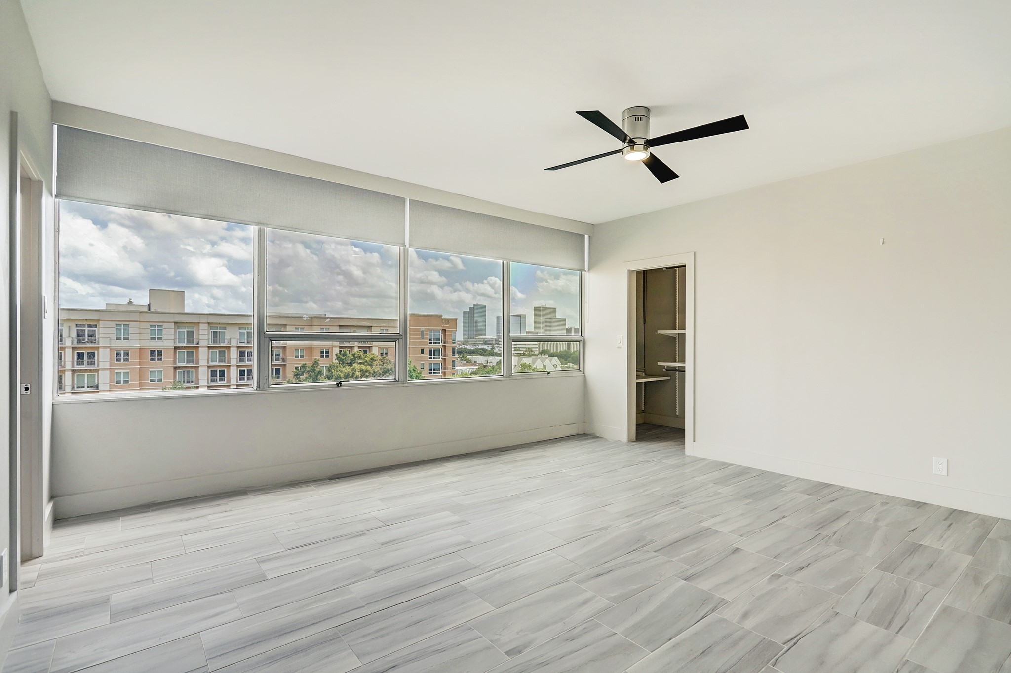 2701 Westheimer Road, Unit 8B Houston, TX 77098 - Photo 9 of 28 a view of an empty room with a window