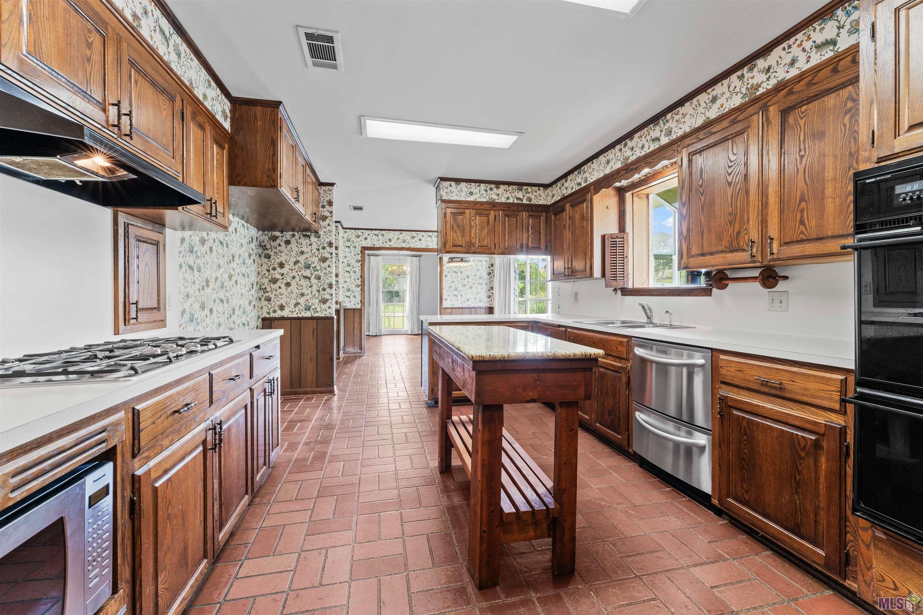 4230 Pine Ridge Drive Baton Rouge, LA 70809 - Photo 10 of 29