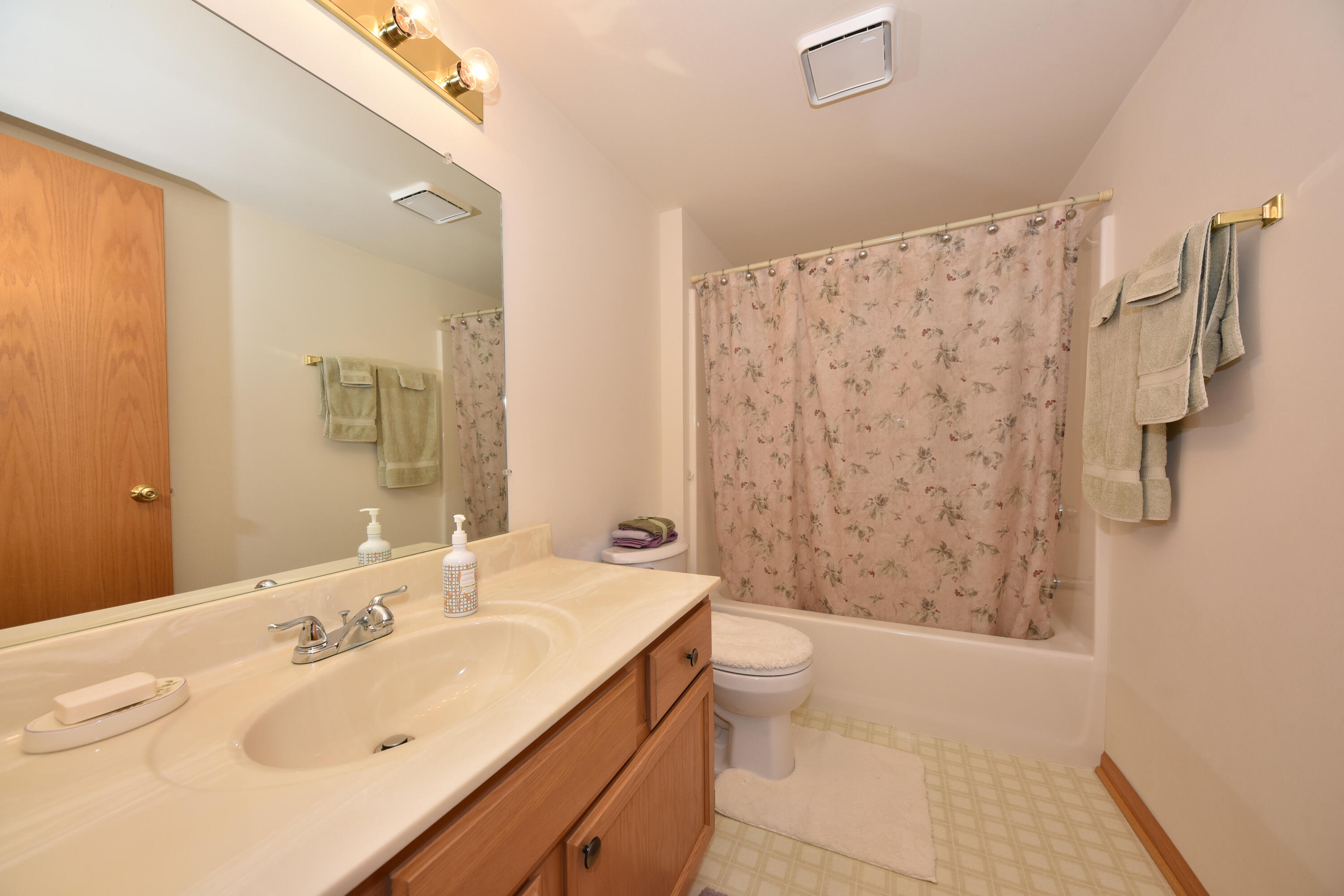 2116 Woodburn Road, Unit C Waukesha, WI 53188 - Photo 9 of 15 Master Bath
