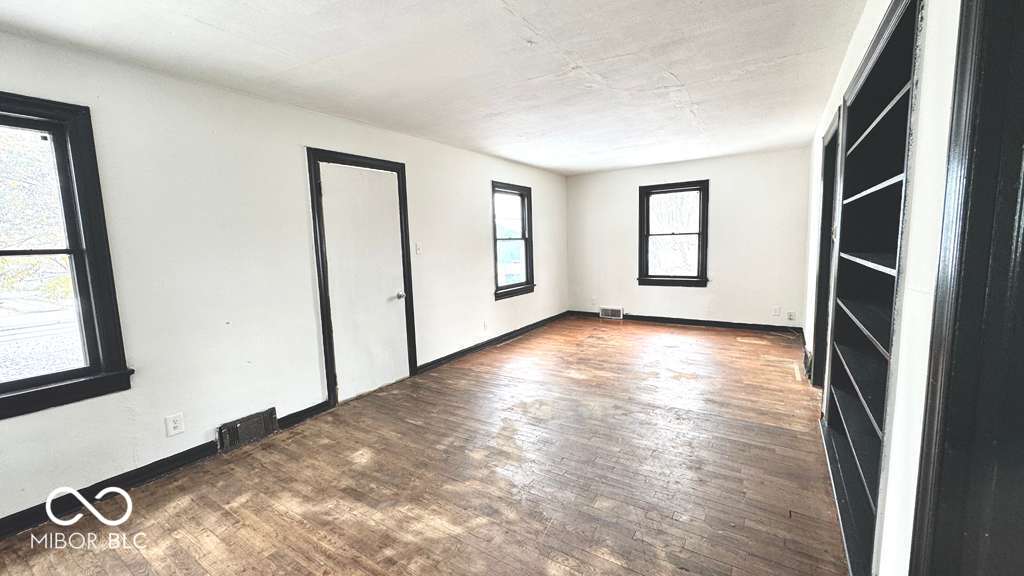 2234 Fairview Street Anderson, IN 46016 - Photo 4 of 11