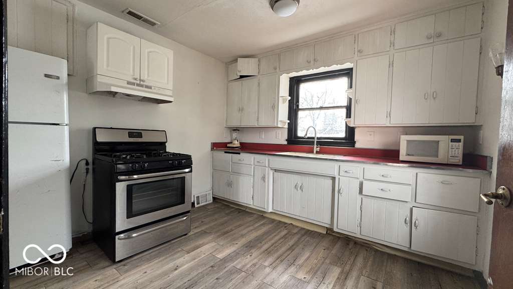 2234 Fairview Street Anderson, IN 46016 - Photo 5 of 11