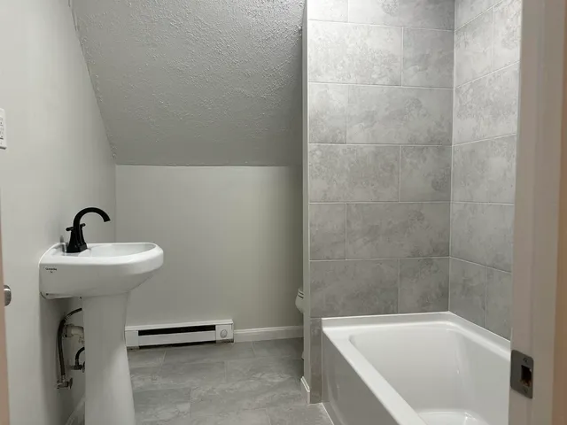 $2,200 | 60 Whitney Street, Unit 3, Nashua, NH 03064