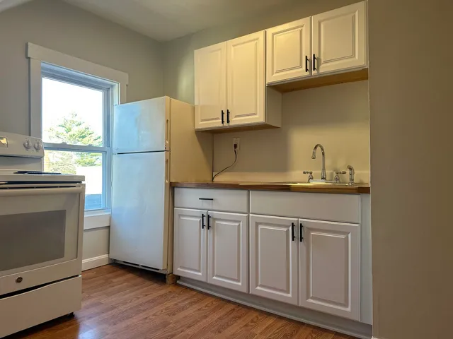 $2,200 | 60 Whitney Street, Unit 3, Nashua, NH 03064