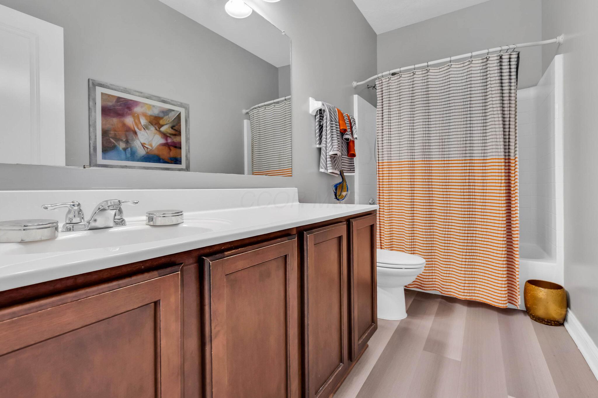 6364 Chetti Drive Columbus, OH 43213 - Photo 19 of 27 Full Bathroom