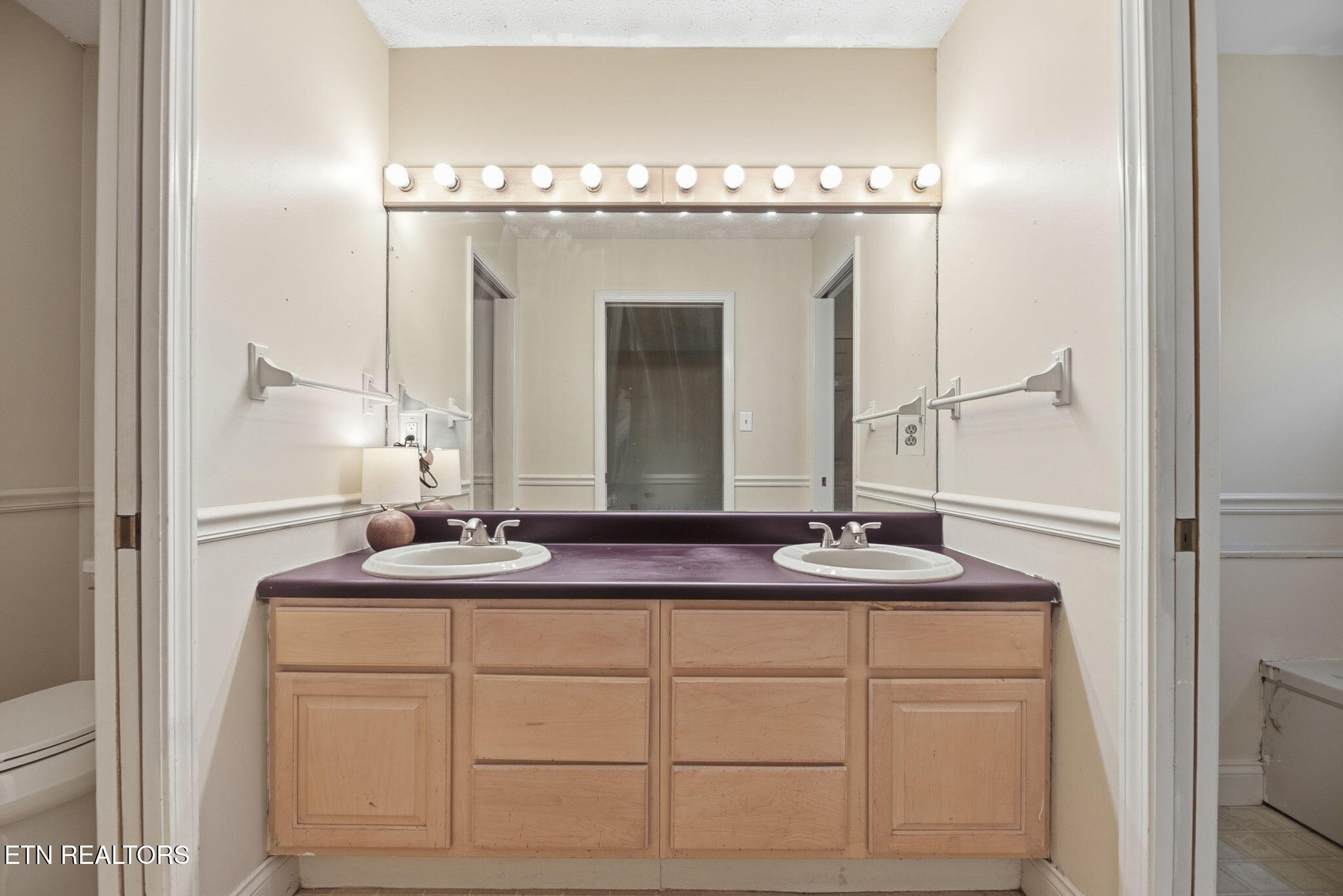 5220 Haynes-Sterchi Road Knoxville, TN 37912 - Photo 39 of 54 Primary Suite Vanity