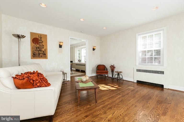 1232 Northview Road Baltimore, MD 21218 - Photo 16 of 22 Living Room