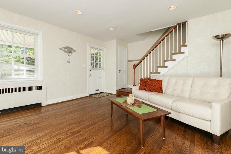 1232 Northview Road Baltimore, MD 21218 - Photo 19 of 22 Living Room