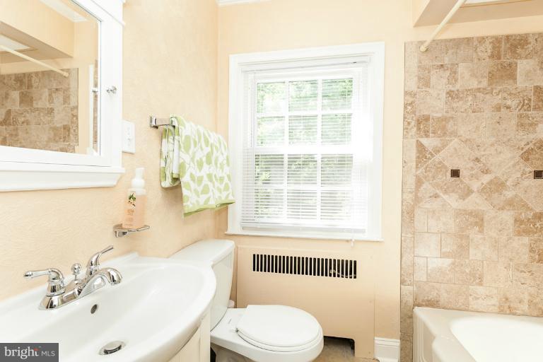 1232 Northview Road Baltimore, MD 21218 - Photo 5 of 22 Bath