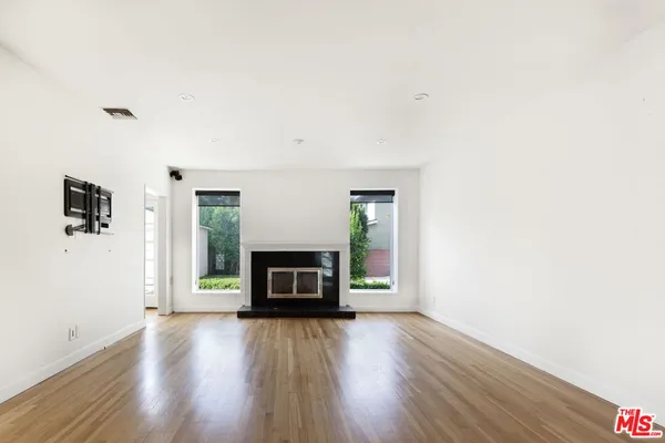 $6,400 | 4343 Noble Avenue, Sherman Oaks, CA 91403