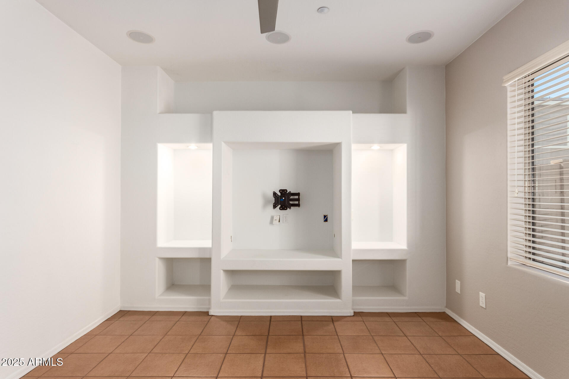 15820 North 74th Drive Peoria, AZ 85382 - Photo 8 of 33 a view of an empty room