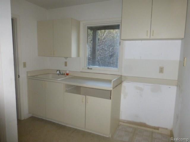 413 Joslyn Road Lake Orion, MI 48362 - Photo 11 of 24 2015-12-07 15.56