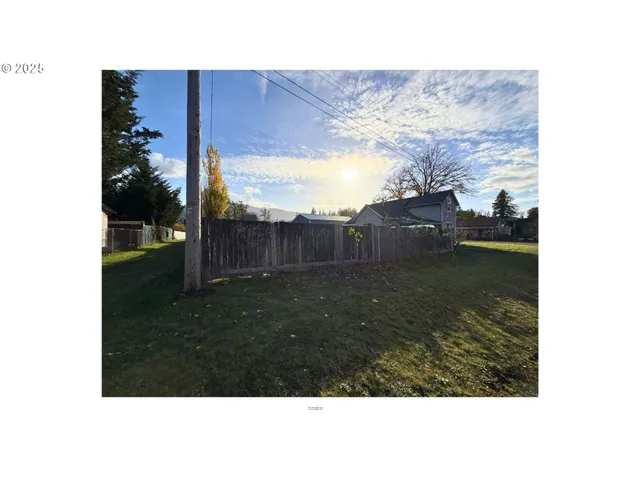 a black and white photo of a living room