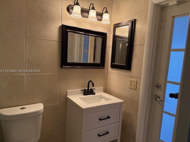 29325 Southwest 182nd Avenue Homestead, FL 33030 - Photo 14 of 21 a bathroom with a toilet sink and mirror