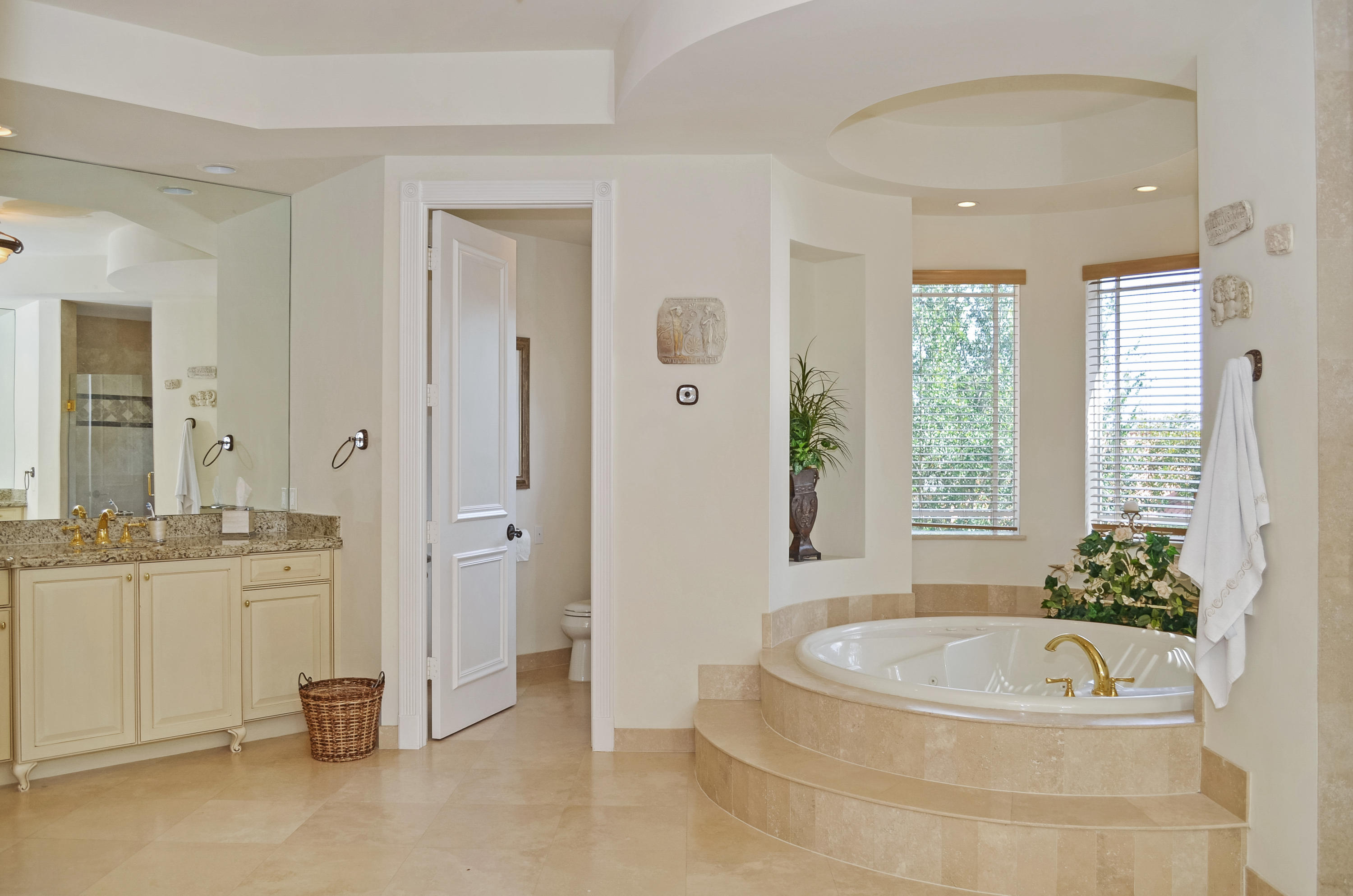 3709 Kings Way Boca Raton, FL 33434 - Photo 11 of 47 Master bathroom