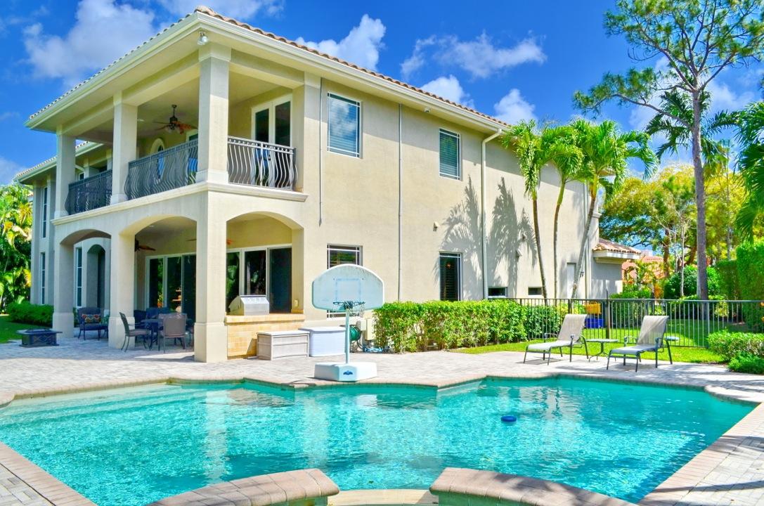 3709 Kings Way Boca Raton, FL 33434 - Photo 12 of 47 Back exterior and pool.jpg