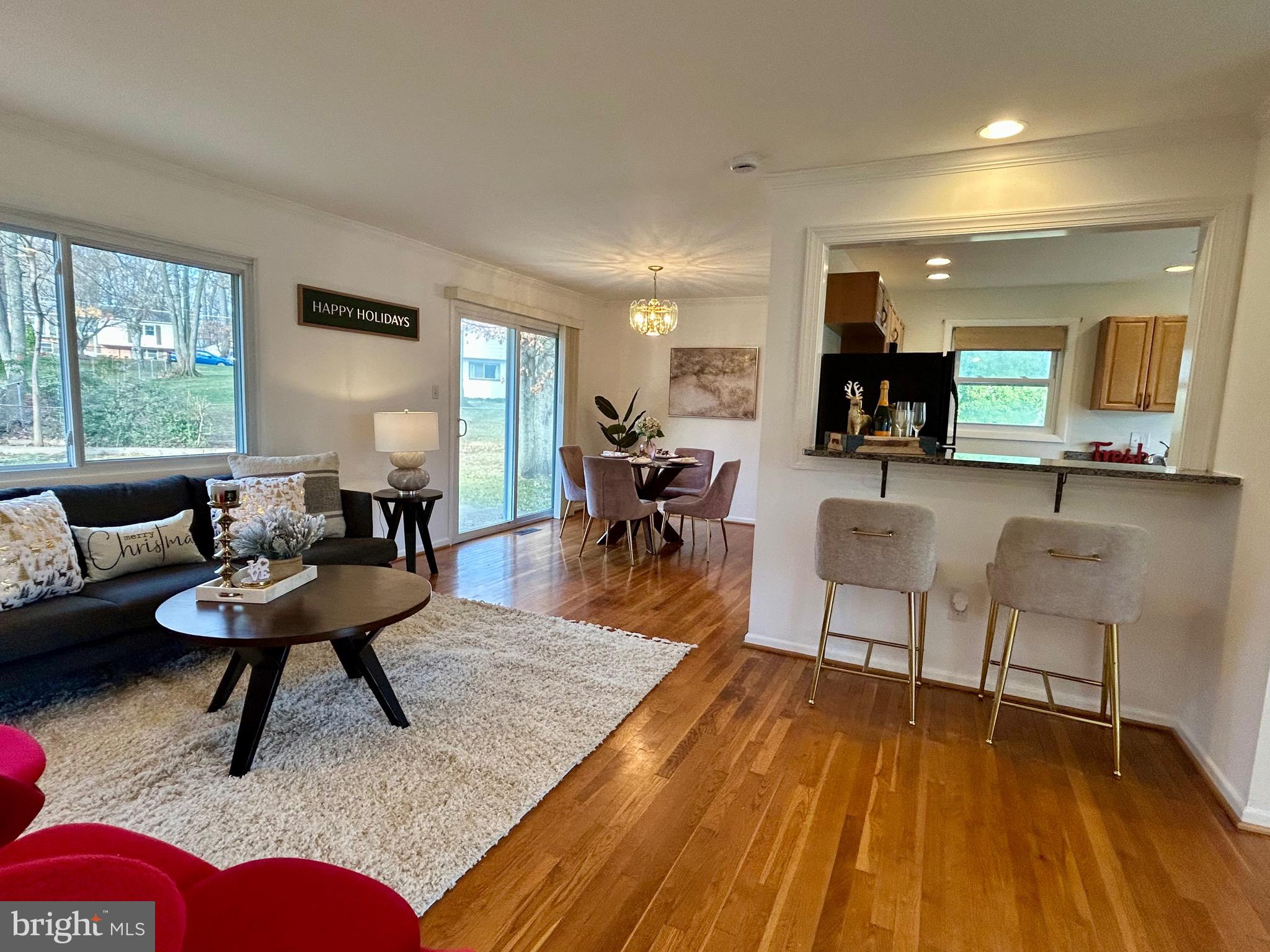 8418 Manassas Circle Vienna, VA 22180 - Photo 3 of 43 Living room