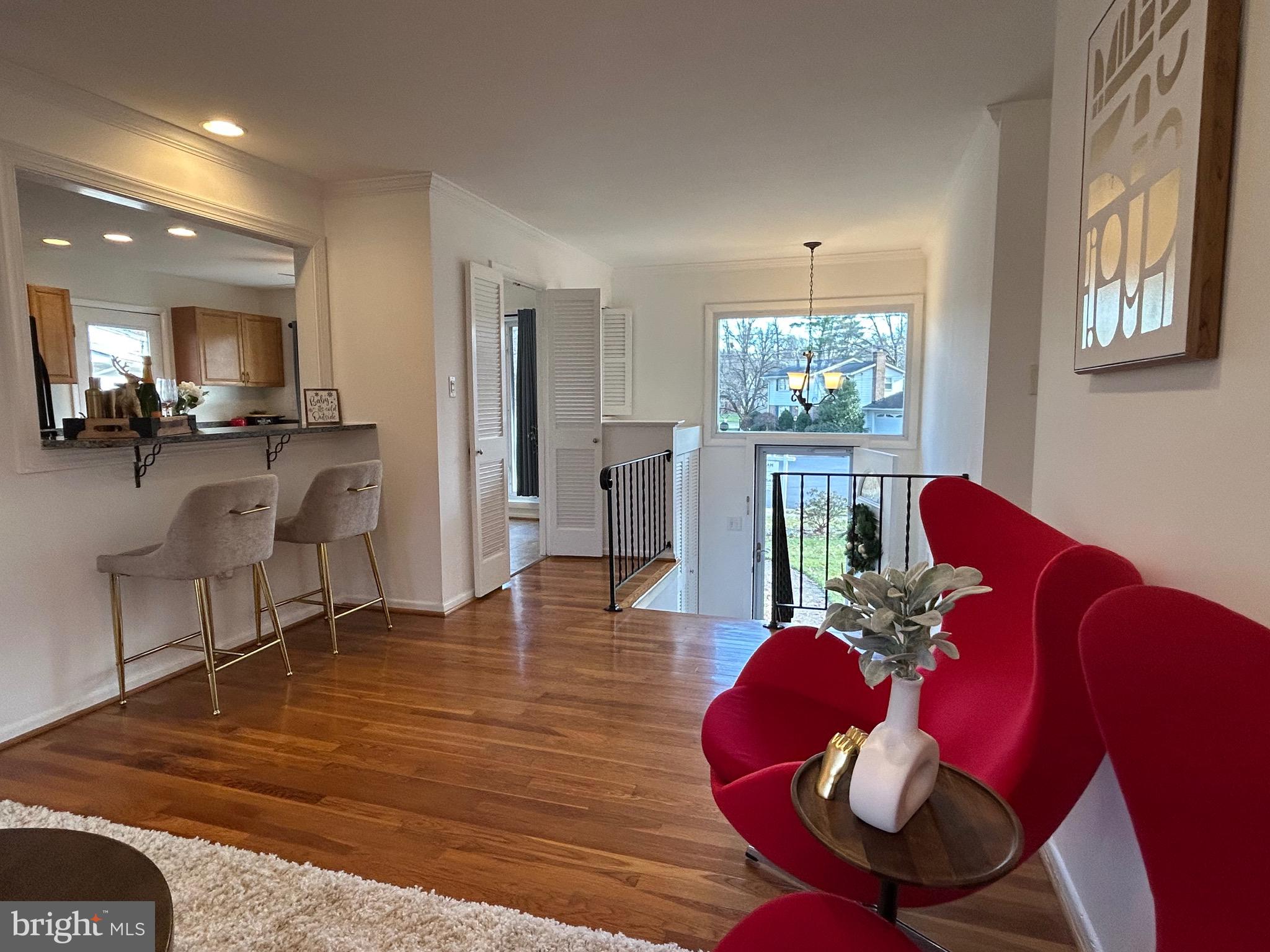 8418 Manassas Circle Vienna, VA 22180 - Photo 4 of 43 Light filled