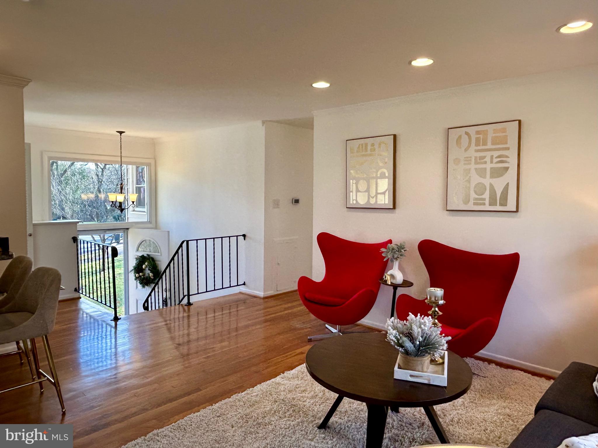 8418 Manassas Circle Vienna, VA 22180 - Photo 5 of 43 Split level