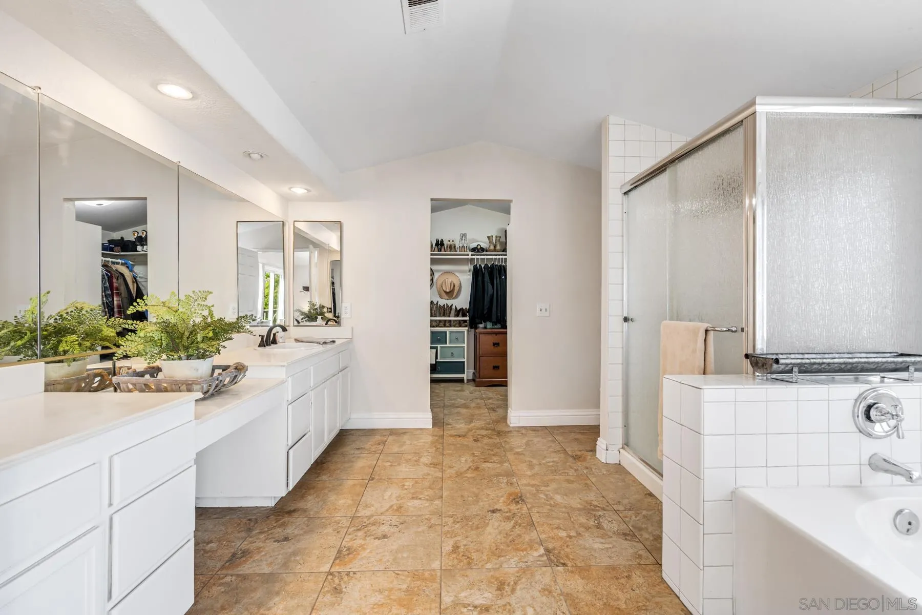 13858 Country Creek Road Poway, CA 92064 - Photo 21 of 45 Gallery Image 21