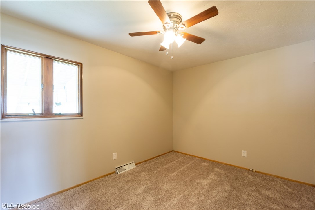30112 Vineyard Road Willowick, OH 44095 - Photo 14 of 23