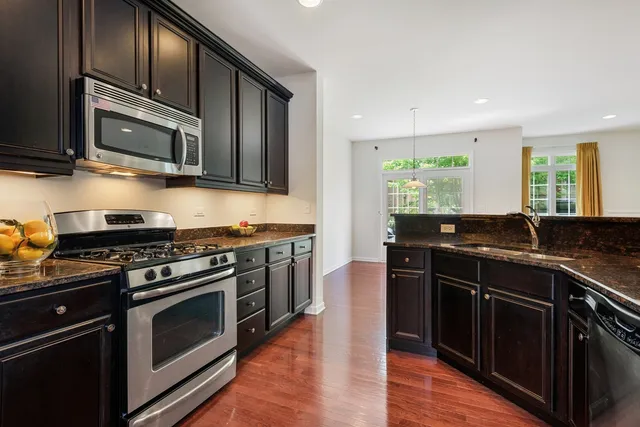 $550,000 | 146 Paxton Road, Unit 4, Bloomingdale, IL 60108