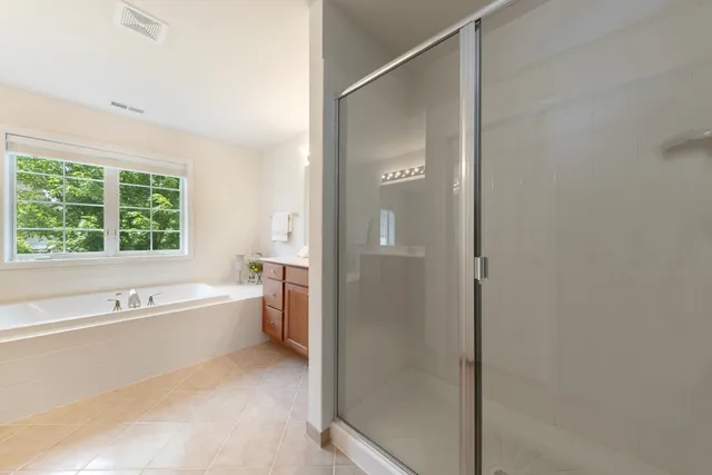 $550,000 | 146 Paxton Road, Unit 4, Bloomingdale, IL 60108