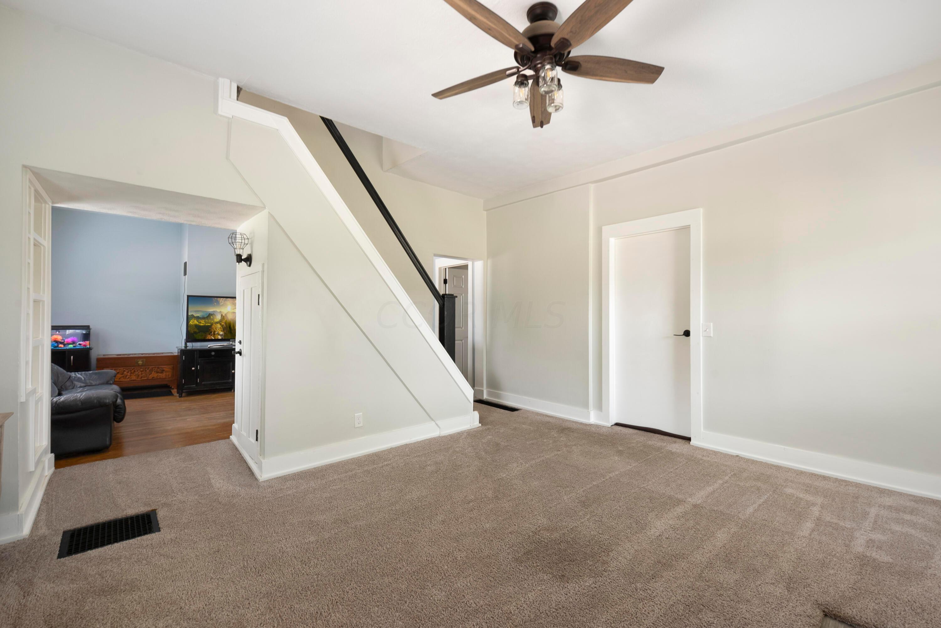 551 Hibbs Road Grove City, OH 43123 - Photo 4 of 76 Living Room