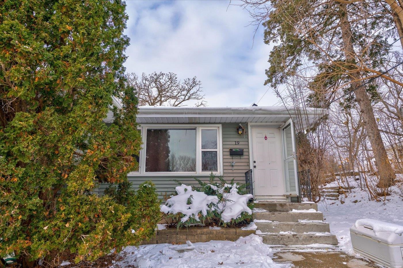 17-19 Bluebird Court Madison, WI 53711 - Photo 4 of 29