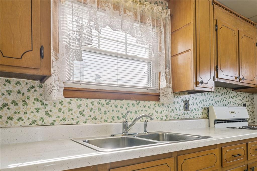 1209 Ridge Avenue Latrobe, PA 15650 - Photo 11 of 24