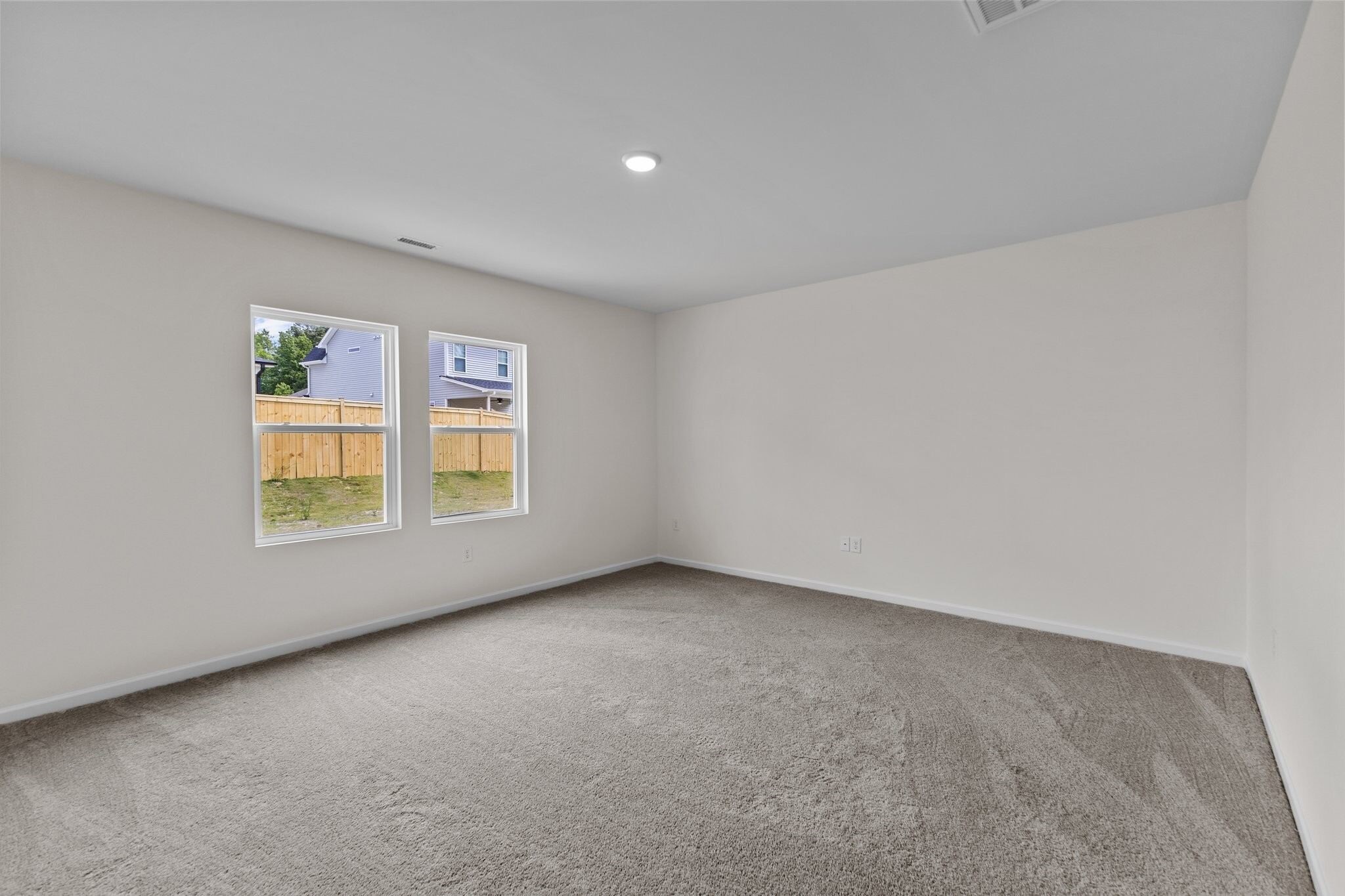 3202 Diamond Vw Lane Angleton, TX 77515 - Photo 12 of 17 an empty room with windows