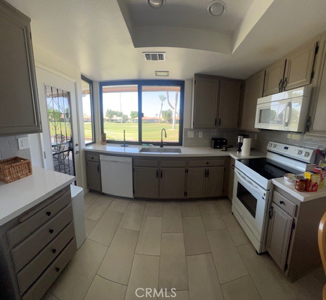 8 Padron Way Rancho Mirage, CA 92270 - Photo 3 of 10