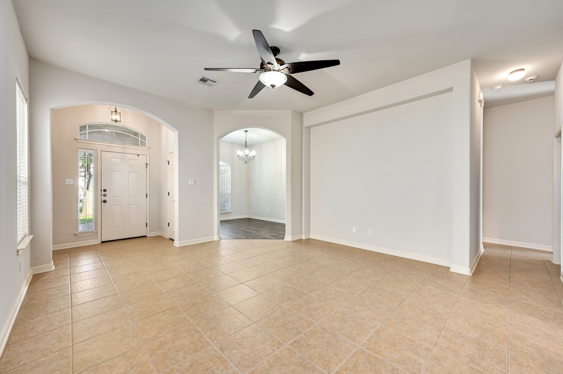 1809 Hidden Springs Path Round Rock, TX 78665 - Photo 4 of 25