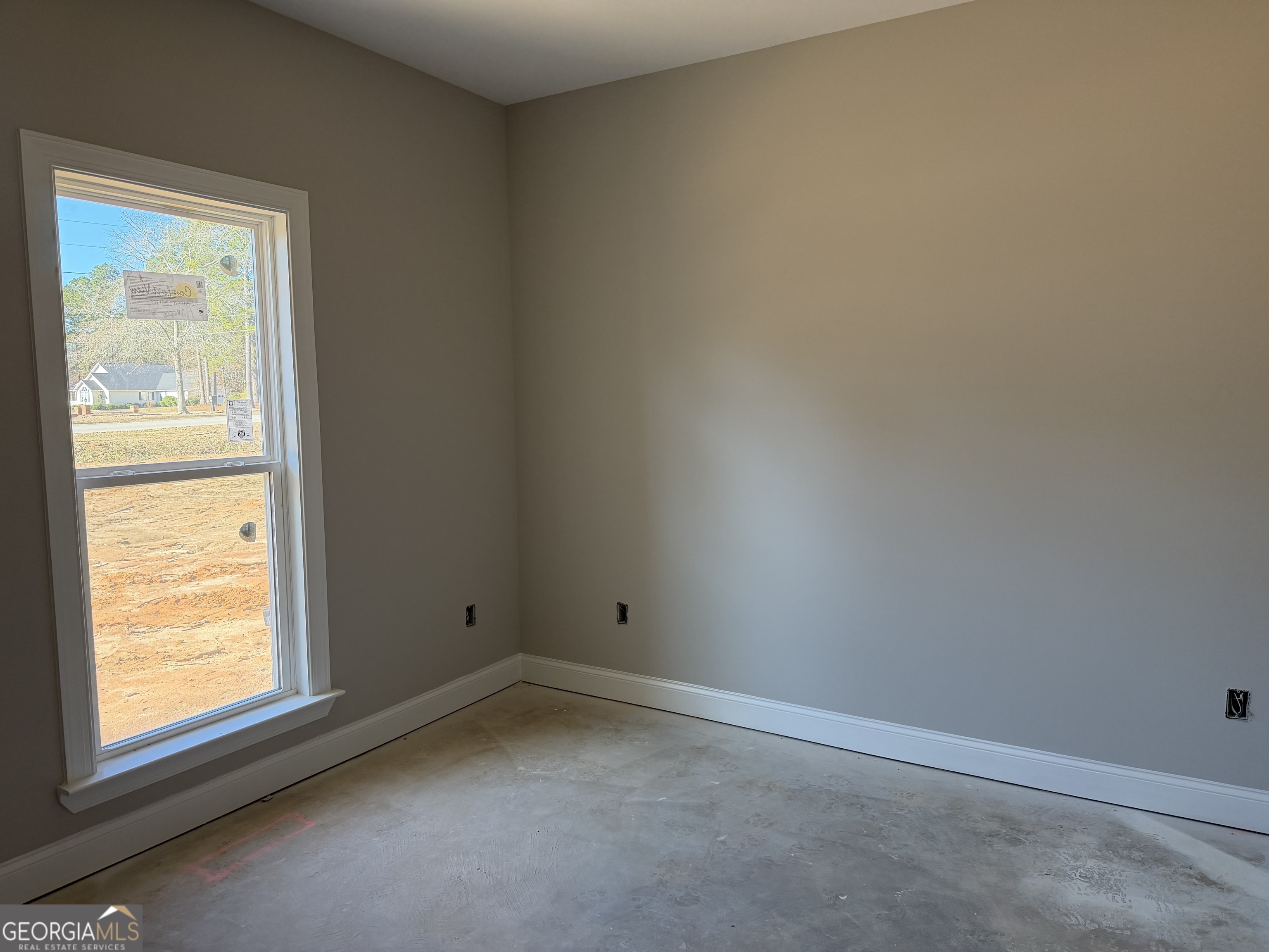 0 Flanders Court Dublin, GA 31021 - Photo 17 of 17 an empty room with a window