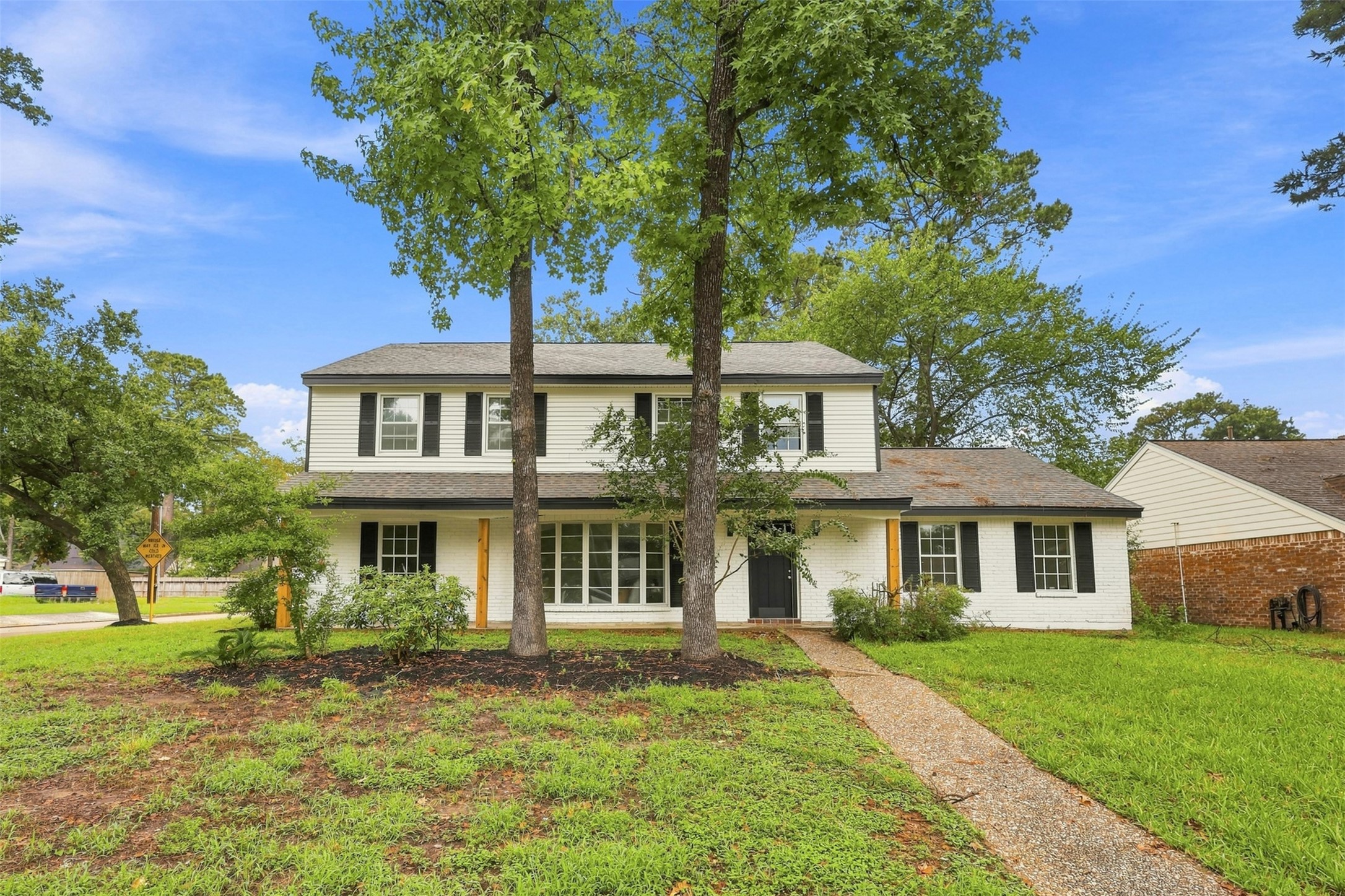 17519 Butte Creek Road Houston, TX 77090 - Photo 2 of 37 SPACIOUS front yard with mature trees