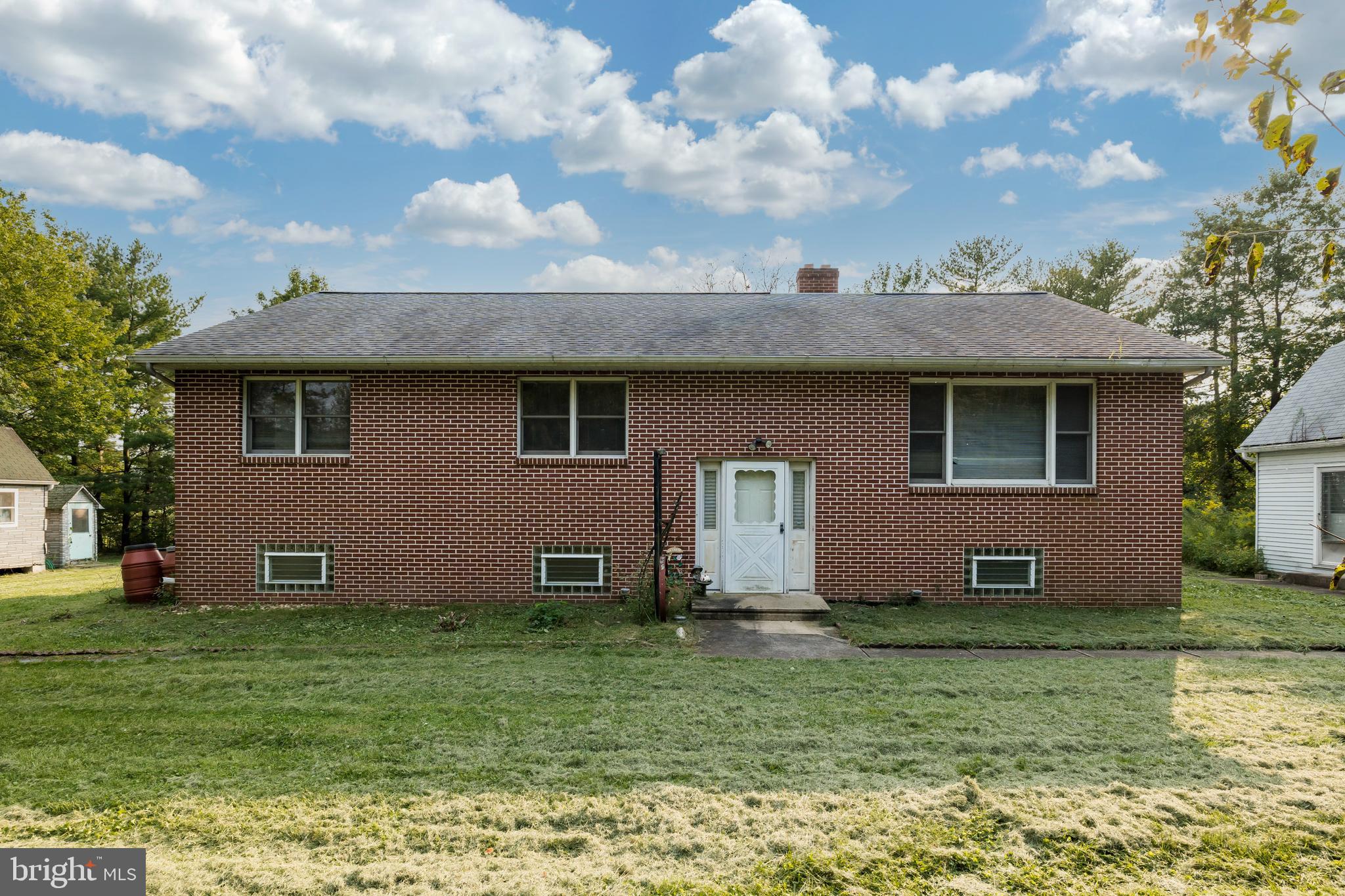 2025 Grant Road Quakertown, PA 18951 - Photo 3 of 40 Gallery Image 3