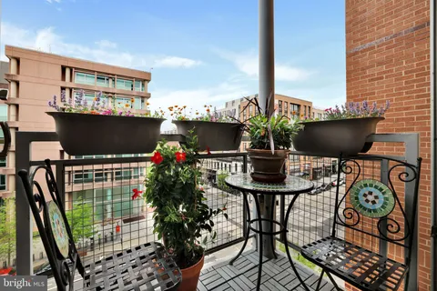 $515,000 | 1390 V Street Northwest, Unit 403, Washington, DC 20009