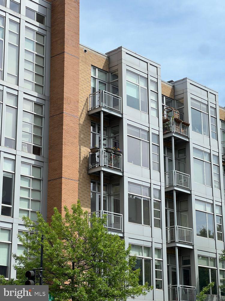 1390 V Street Northwest, Unit 403 Washington, DC 20009 - Photo 2 of 33